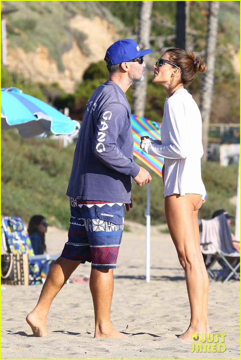 Top Alessandra Ambrosio Plays Volleyball With Her Boyfriend Richard Lee And Friends