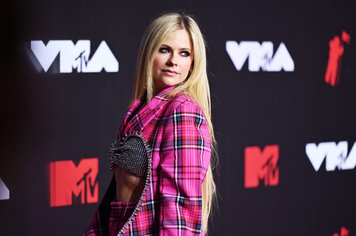 avril lavigne drops new song ep track list 054690521