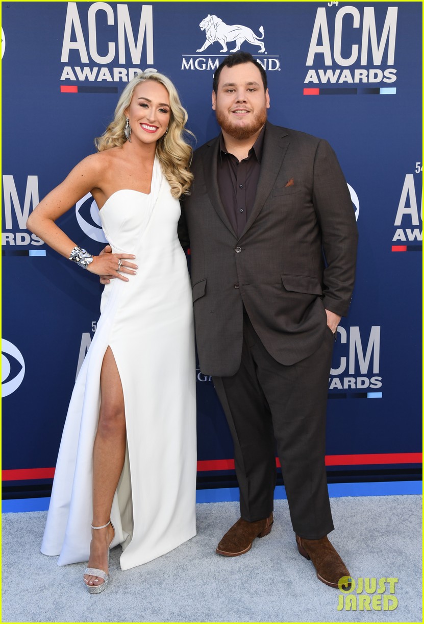 luke combs expecting first child with wife nicole 01