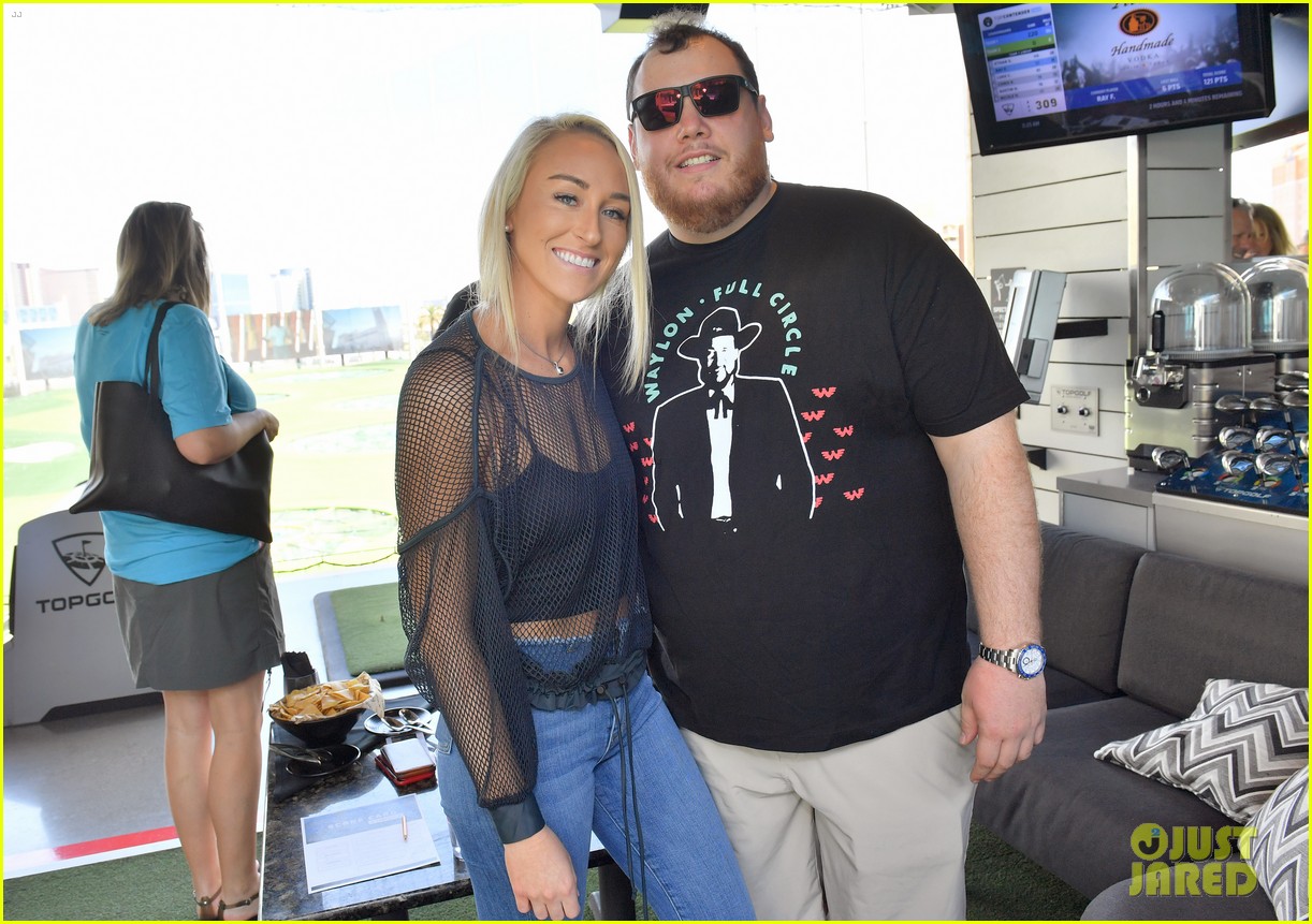 luke combs expecting first child with wife nicole 044692853