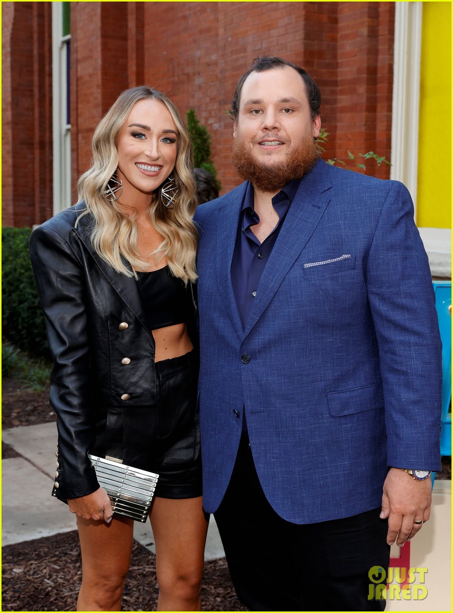 luke combs expecting first child with wife nicole 114692860