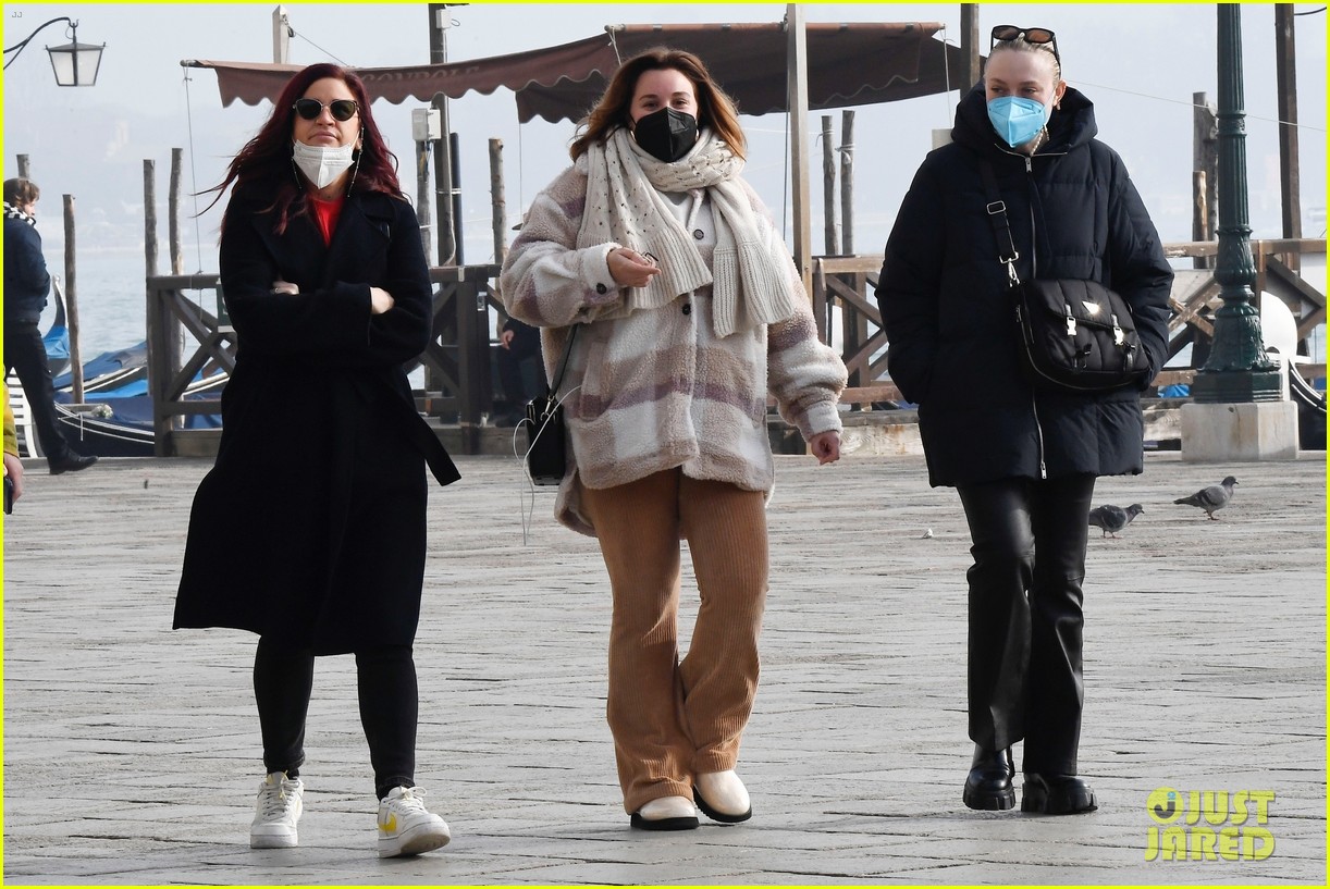 Dakota Fanning & Andrew Scott Take a Break from Filming Their New