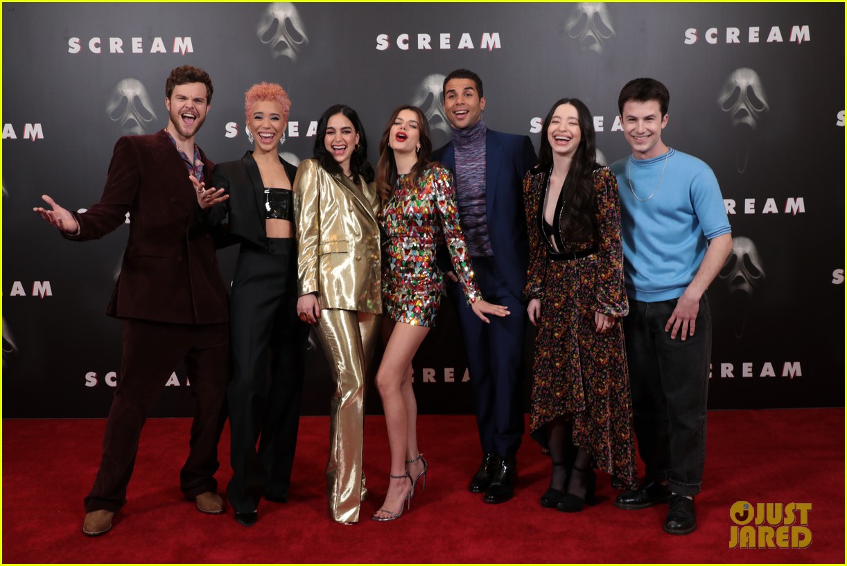 Dylan Minnette Explains His Outfit at ‘Scream’ Photo Call After Fans