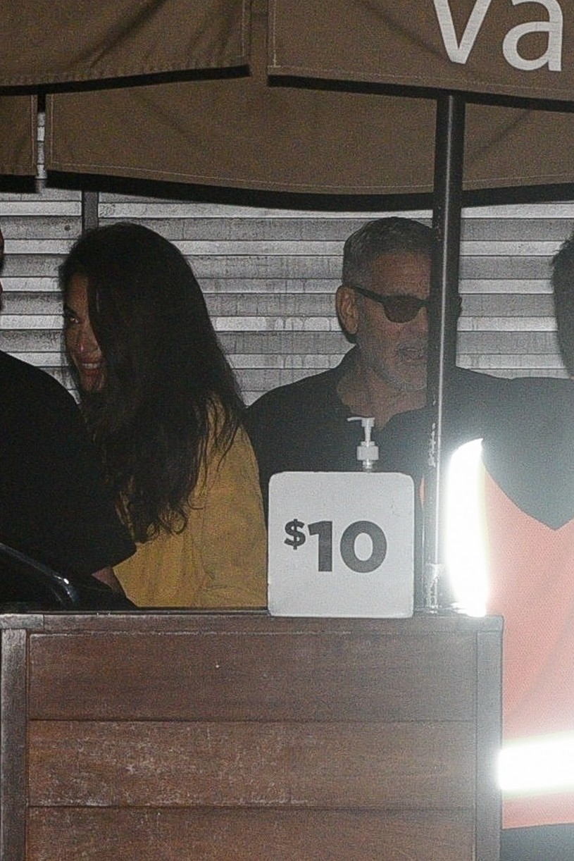 & Amal Clooney Dine Out With Cindy Crawford & Rande Gerber in LA(02)