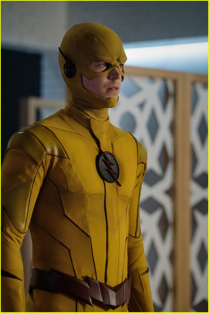 grant-gustin-signs-new-deal-for-the-flash-salary-revealed-photo-4696354-grant-gustin-television-the-flash-pictures-just-jared