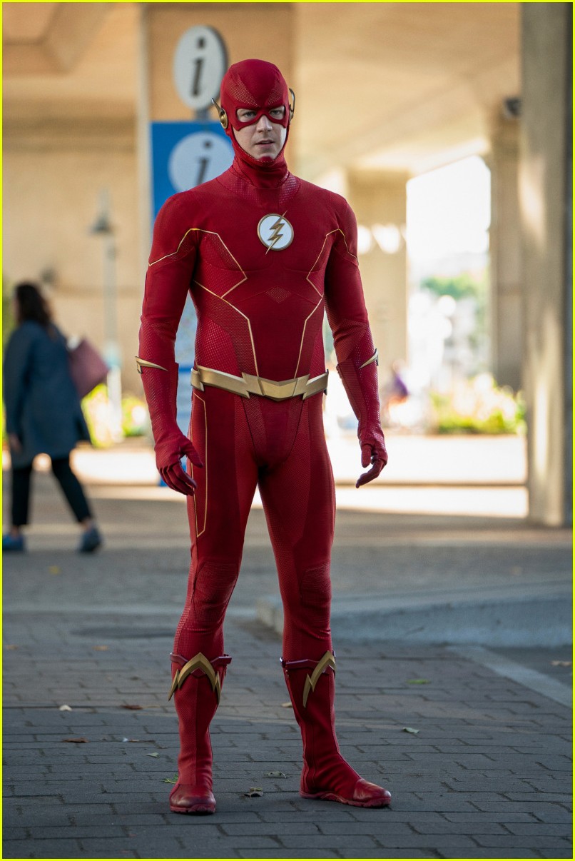 grant-gustin-signs-new-deal-for-the-flash-salary-revealed-photo-4696357-grant-gustin-television-the-flash-pictures-just-jared