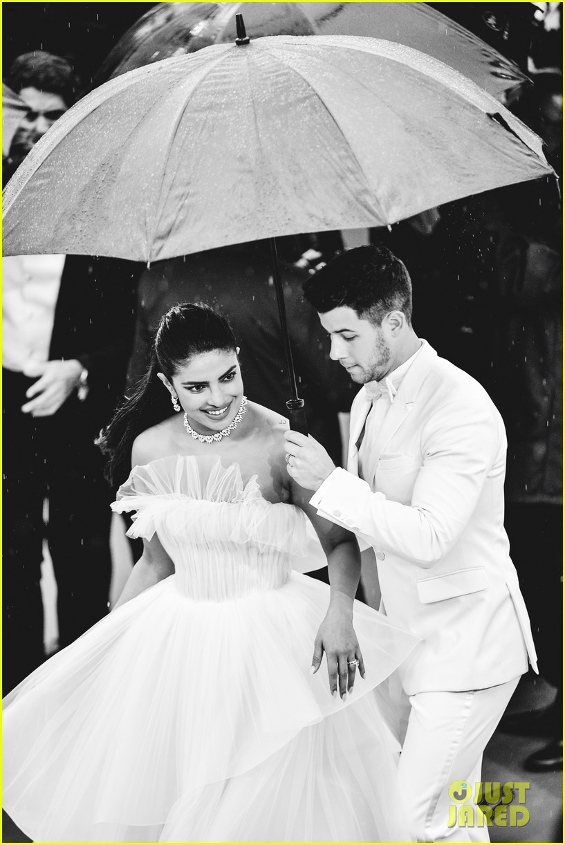 Nick Jonas & Priyanka Chopra First Child via Surrogate! Photo