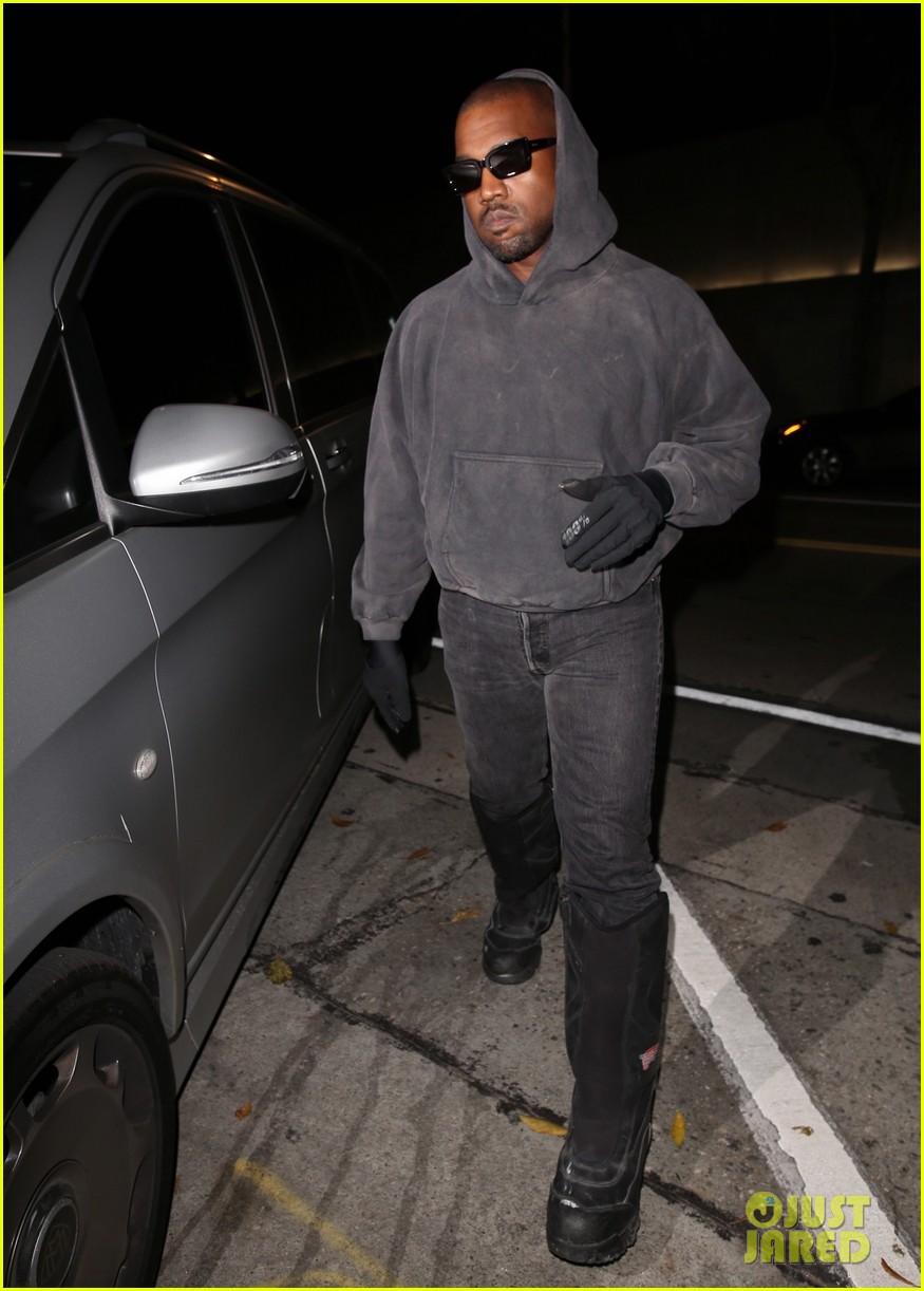 Kanye West Spotted at Dinner in L.A. Amid Reports He's Still Pursuing