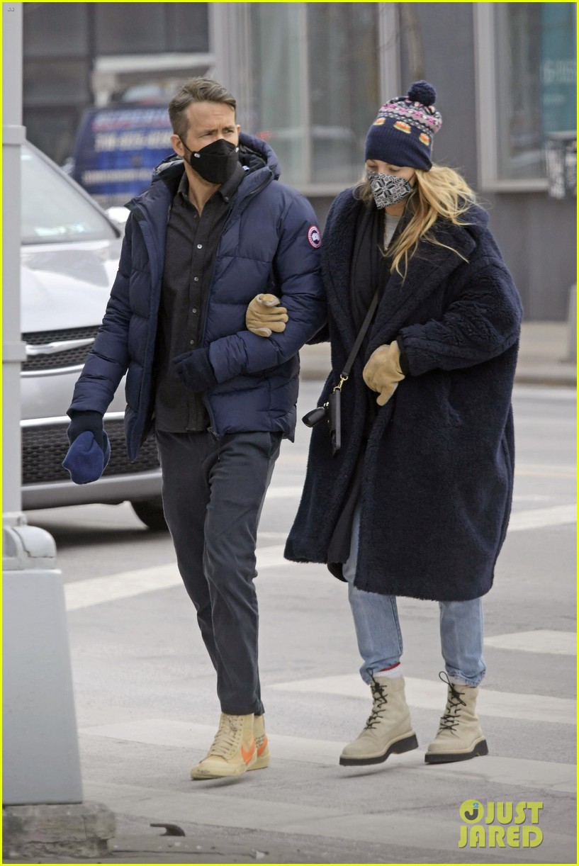 Blake Lively And Ryan Reynolds Bundle Up For Nyc Stroll New Photos Photo 4694577 Blake 