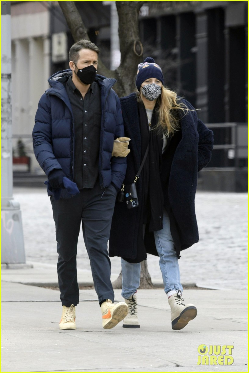 Blake Lively And Ryan Reynolds Bundle Up For Nyc Stroll New Photos Photo 4694581 Blake 