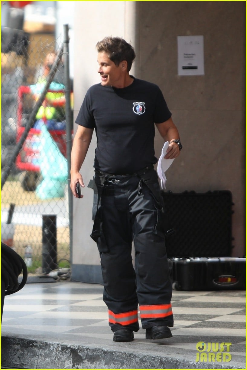 Rob Lowe Suits Up In His Firefighter Gear to Film '911 Lone Star