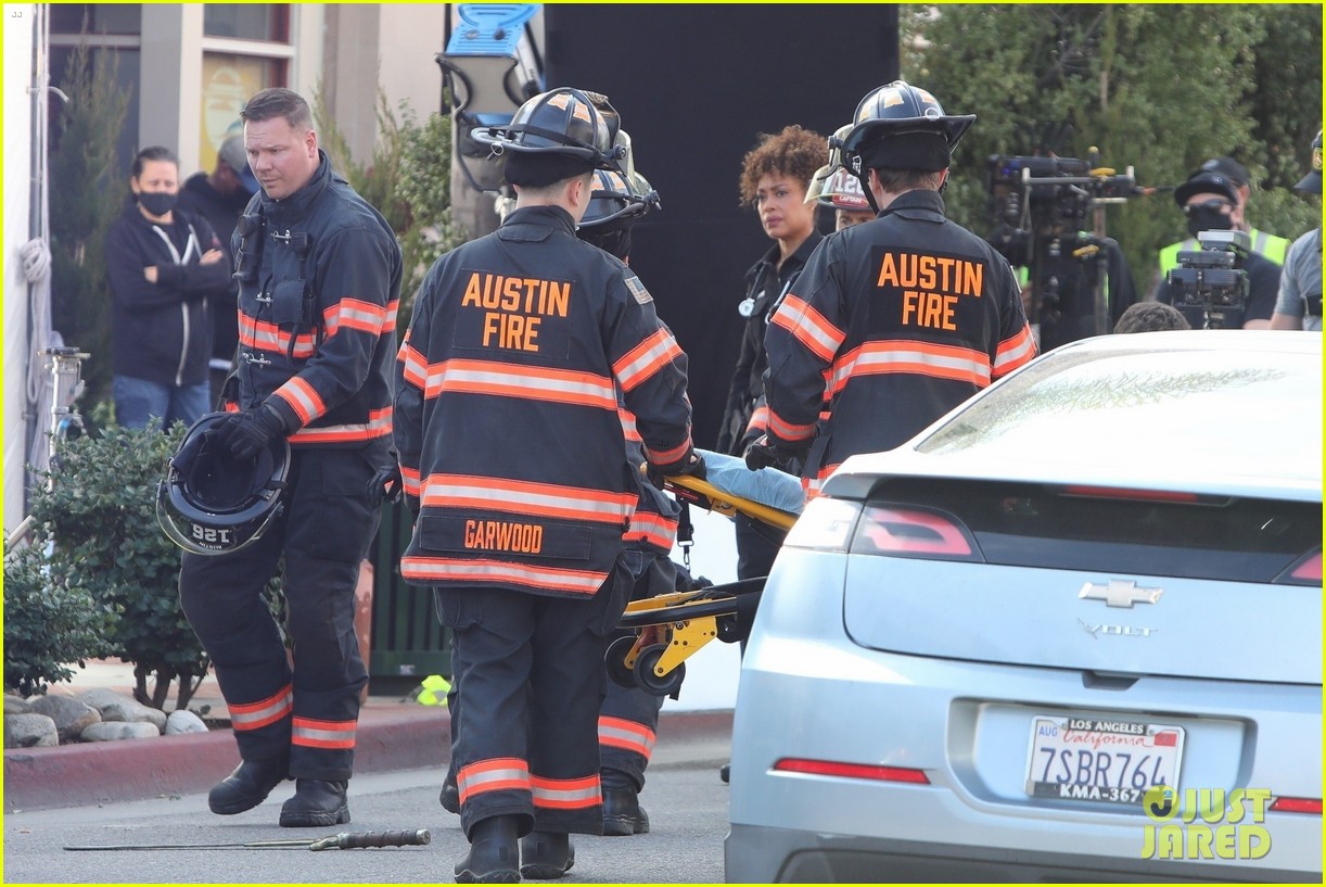 Rob Lowe Suits Up In His Firefighter Gear to Film '911 Lone Star