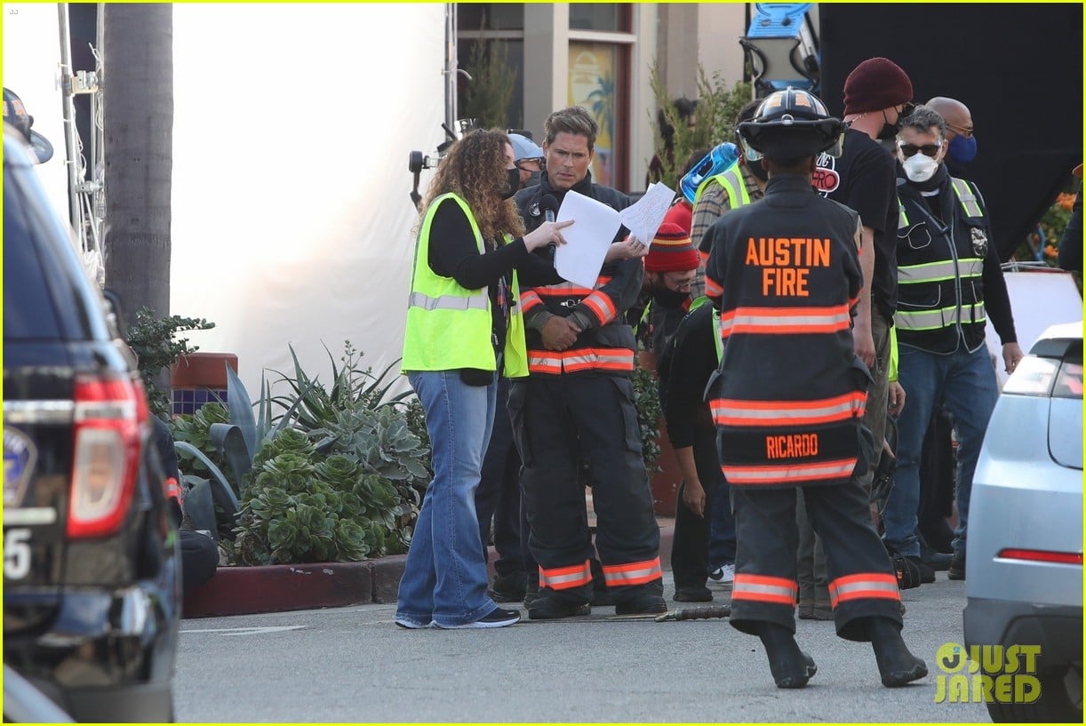 Rob Lowe Suits Up In His Firefighter Gear to Film '911 Lone Star