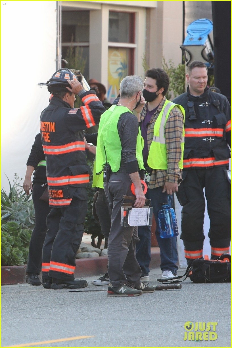 Rob Lowe Suits Up In His Firefighter Gear to Film '911 Lone Star