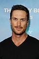 oliver hudson reveals how his family feels about his nude photos 09