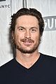 oliver hudson reveals how his family feels about his nude photos 13