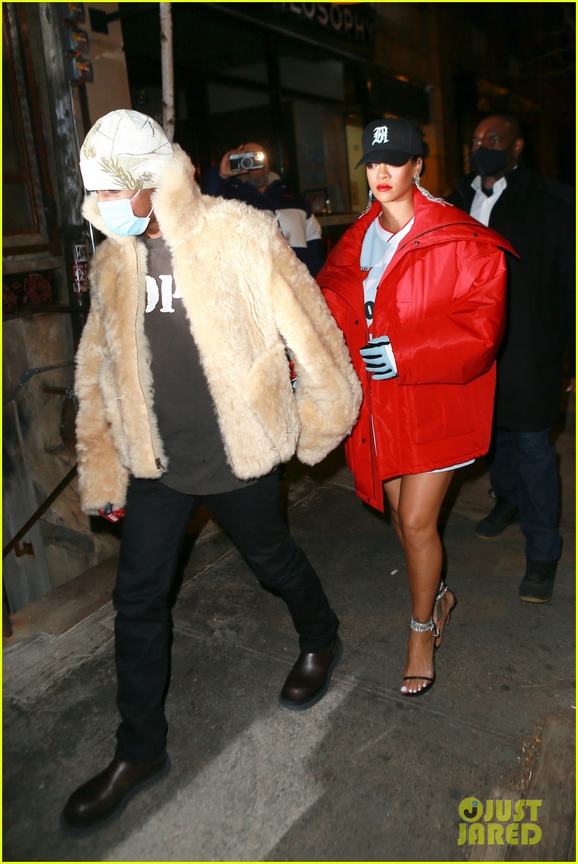 rihanna asap rocky keep close on dinner date in nyc 014693892