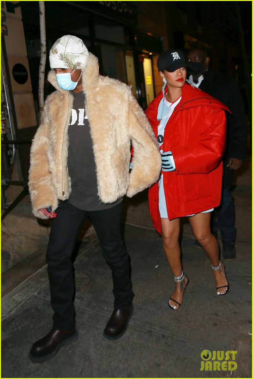 rihanna asap rocky keep close on dinner date in nyc 144693905