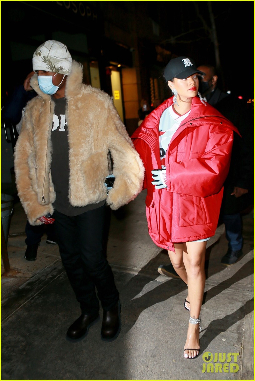 rihanna asap rocky keep close on dinner date in nyc 164693907