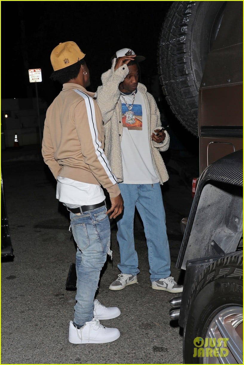 travis scott hangs out with friends 084696113