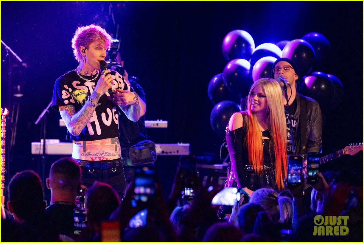 Avril Lavigne & Mod Sun Share a Kiss as They Leave Her Concert in L.A