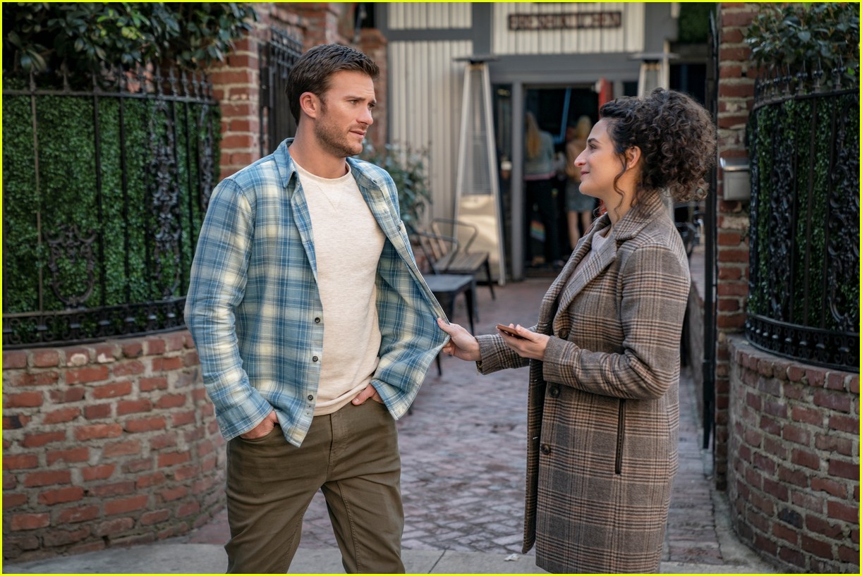 Watch Jenny Slate & Charlie Day in the Trailer for Amazon's New