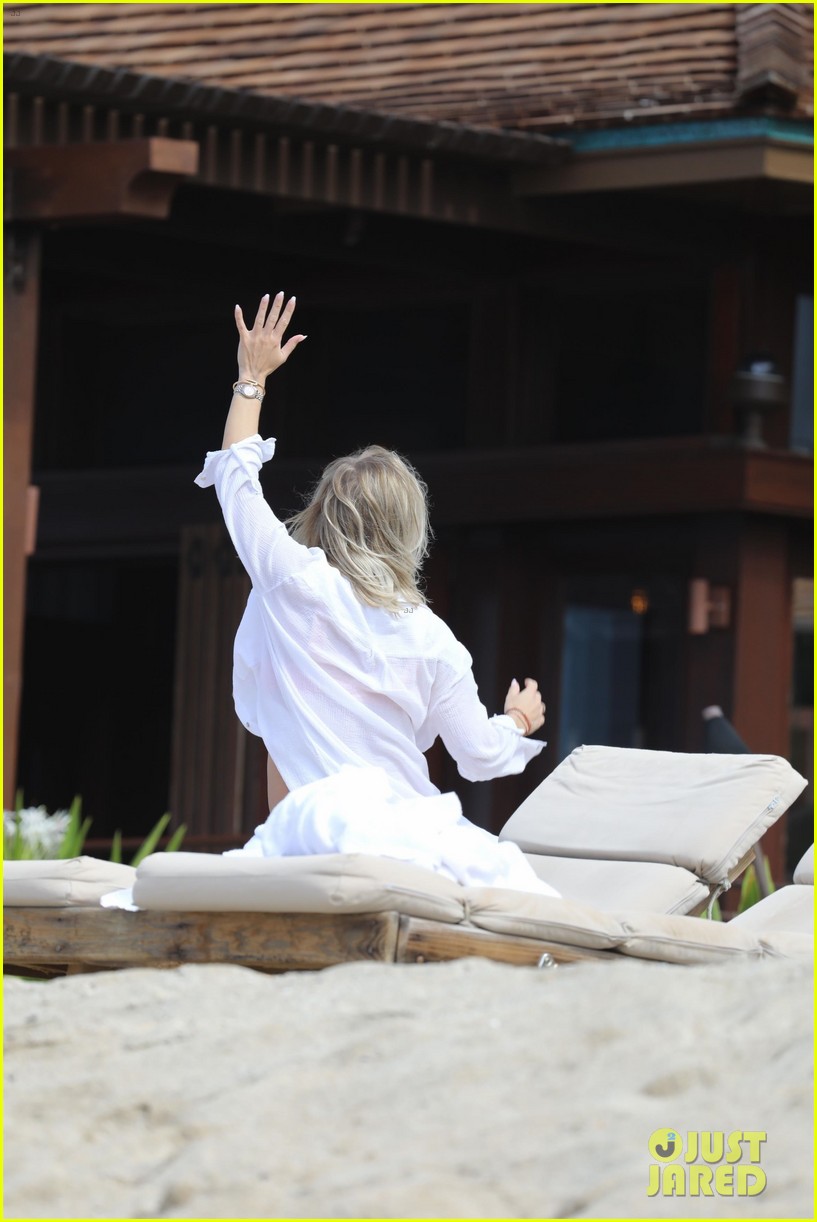 Brian Austin Green & Pregnant Sharna Burgess Relax on the Beach in