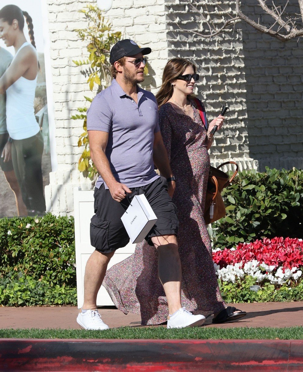Chris Pratt & Pregnant Katherine Schwarzenegger Step Out For A