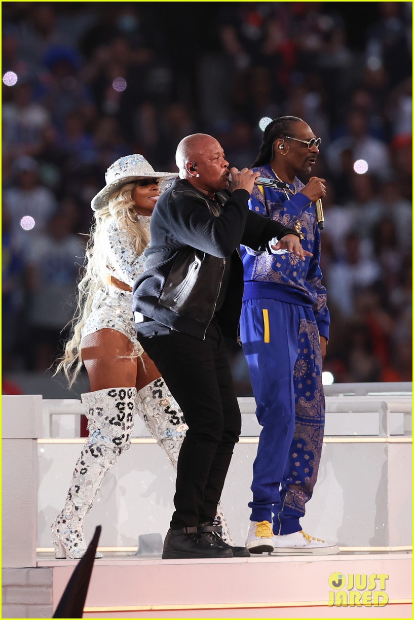Dr. Dre & Snoop Dogg Both Opened & Closed the Super Bowl Halftime Show 2022  - Watch Now!: Photo 4705008, 2022 Super Bowl, Dr Dre, Snoop Dogg, Super  Bowl Photos
