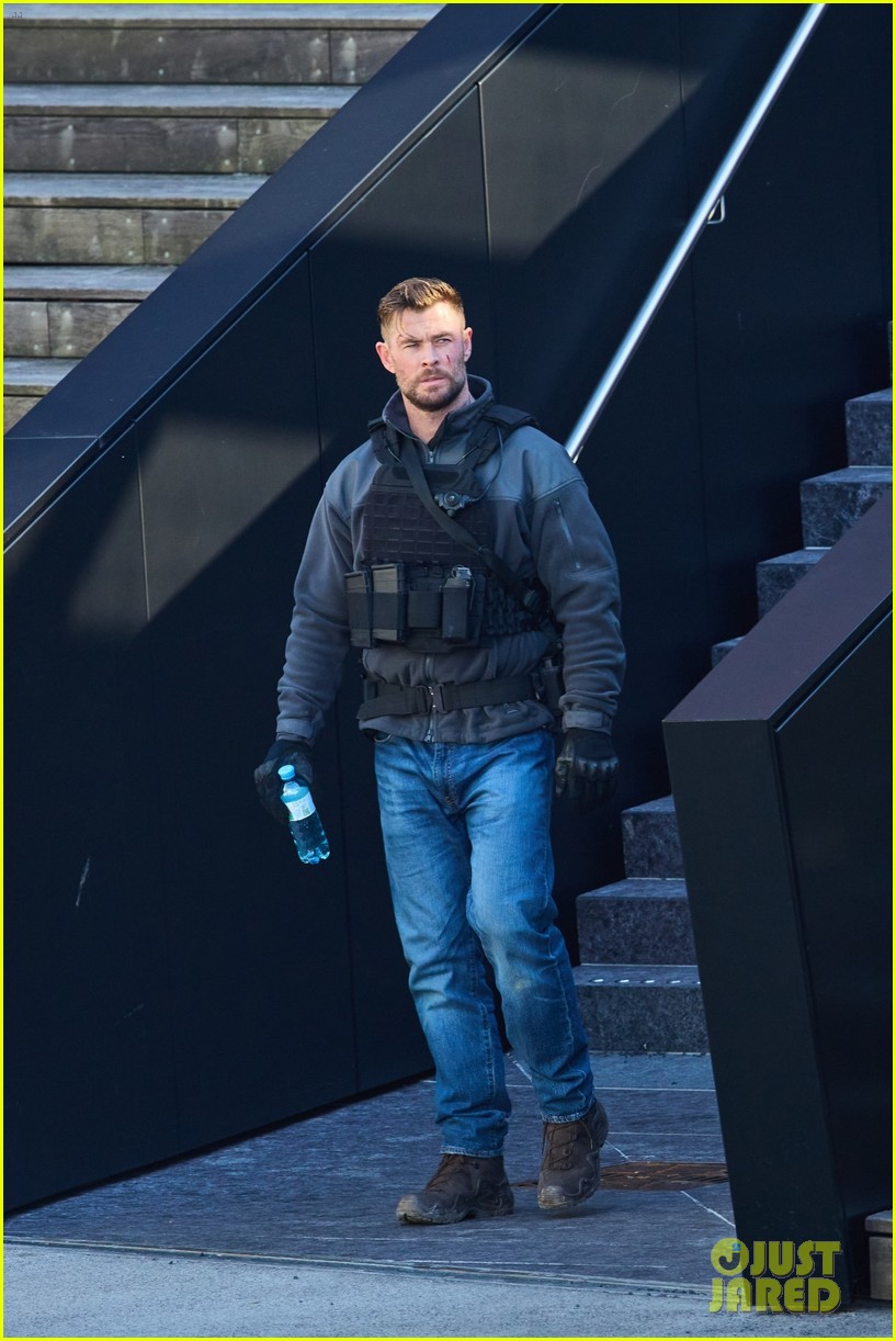 Chris Hemsworth Attempts To Shoot Down A Helicopter On Extraction 2 Set Photo Chris Hemsworth Extraction Extraction 2 Netflix Pictures Just Jared