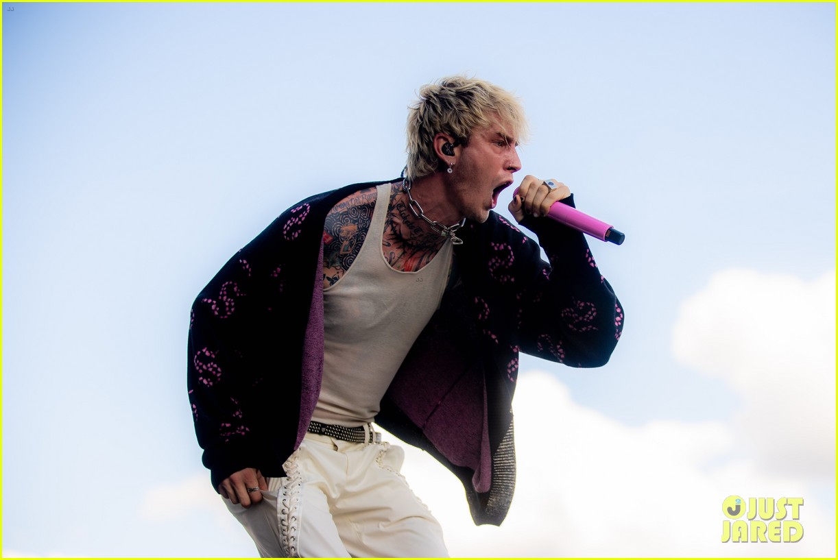 Machine Gun Kelly & Willow Smith Team Up for New Track 'Emo Girl