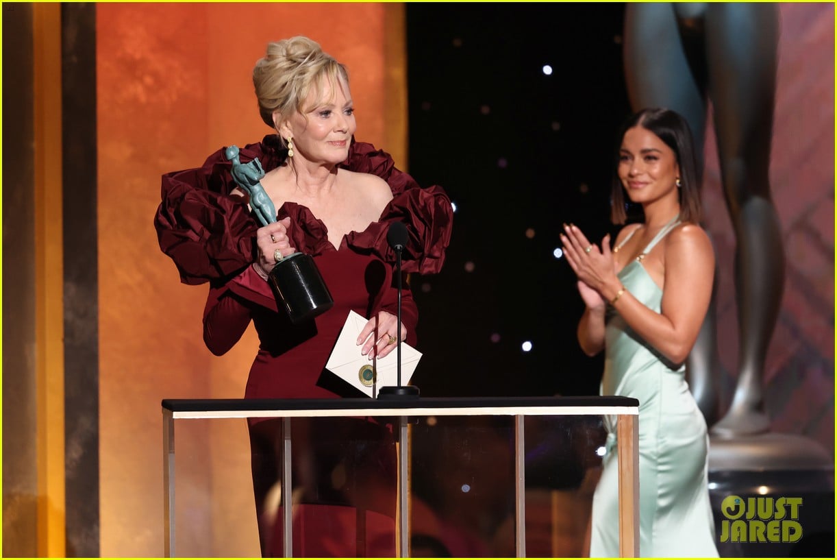 Jean Smart Wins for Best Female Actor in a Comedy Series at SAG Awards