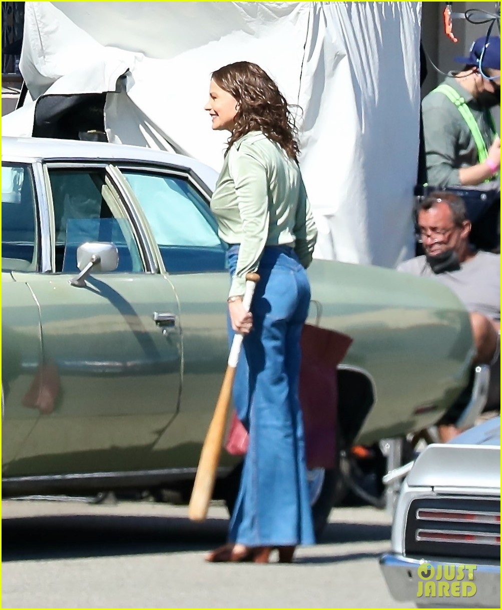 Sofia Vergara Chases Her Co-Star Around with a Bat While Filming