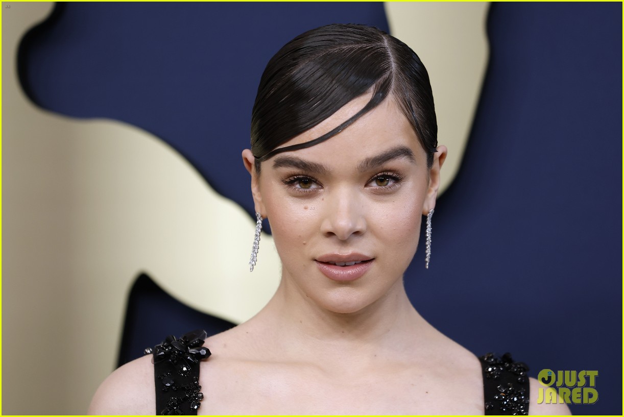 Hailee Steinfeld Is Pure Perfection At Sag Awards 2022 Photo 4712441