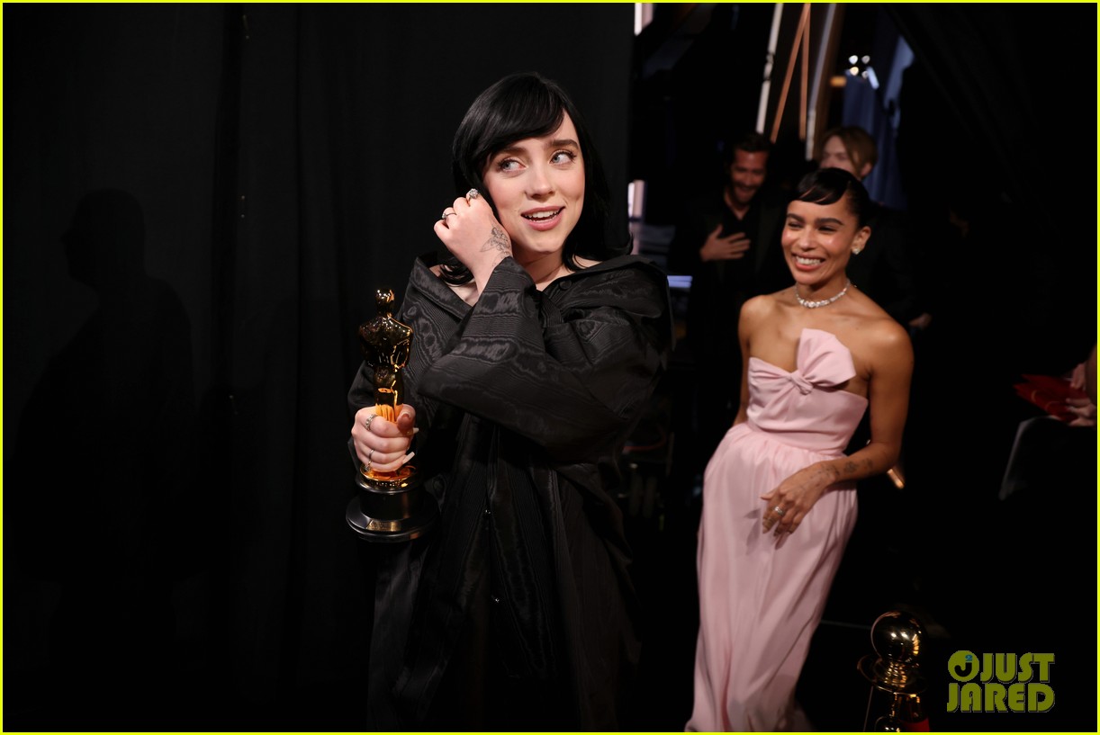 Backstage at Oscars 2022 Moments You Didn't See on TV, Including Cute
