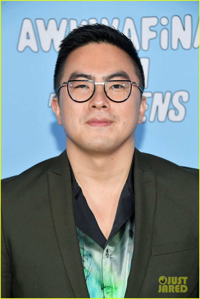 Bowen Yang Reveals How the 'SNL' Cast Is Supporting Pete Davidson Amid(00)