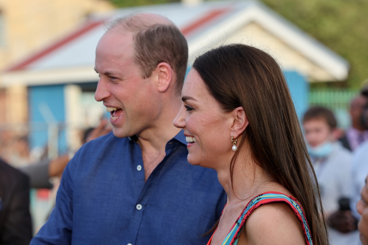 Prince William & Kate Middleton Meet The Jamaican Bobsled Team in(01)