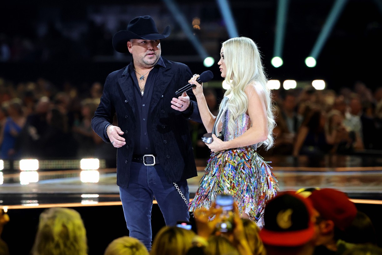 Carrie Underwood Rocks Sparkly Confetti Dress While Accepting ACM's