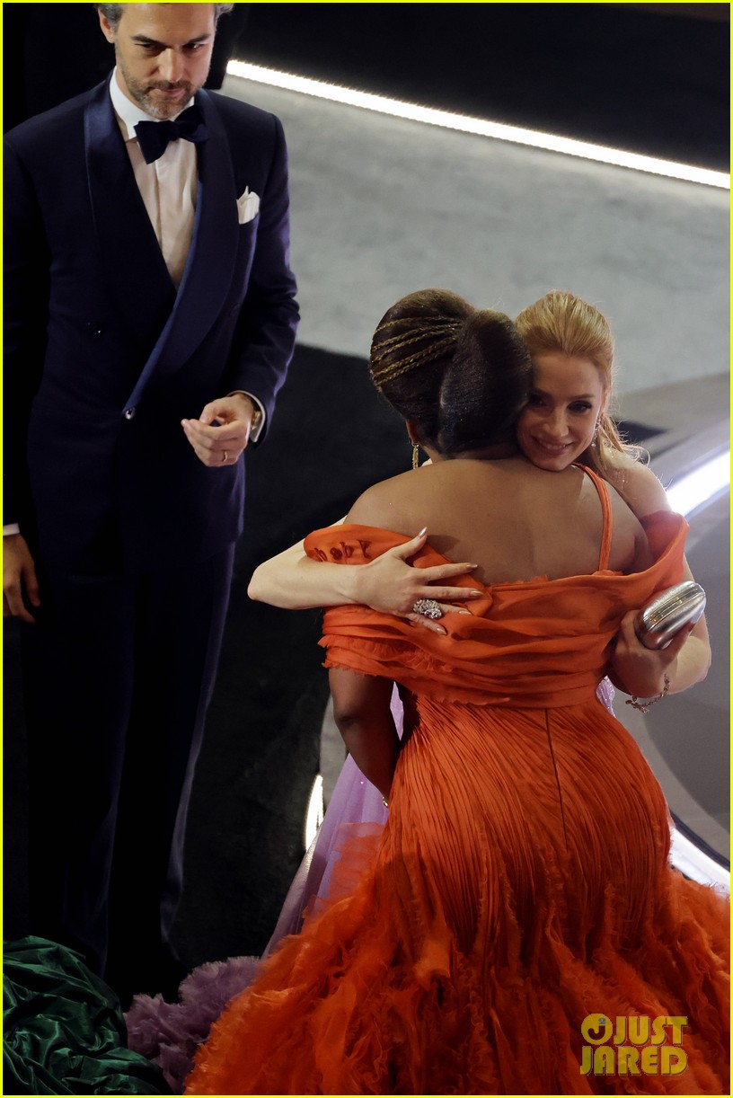 Jessica Chastain Has Sweetest Reaction to 'Tammy Faye' Hair & Makeup(02)