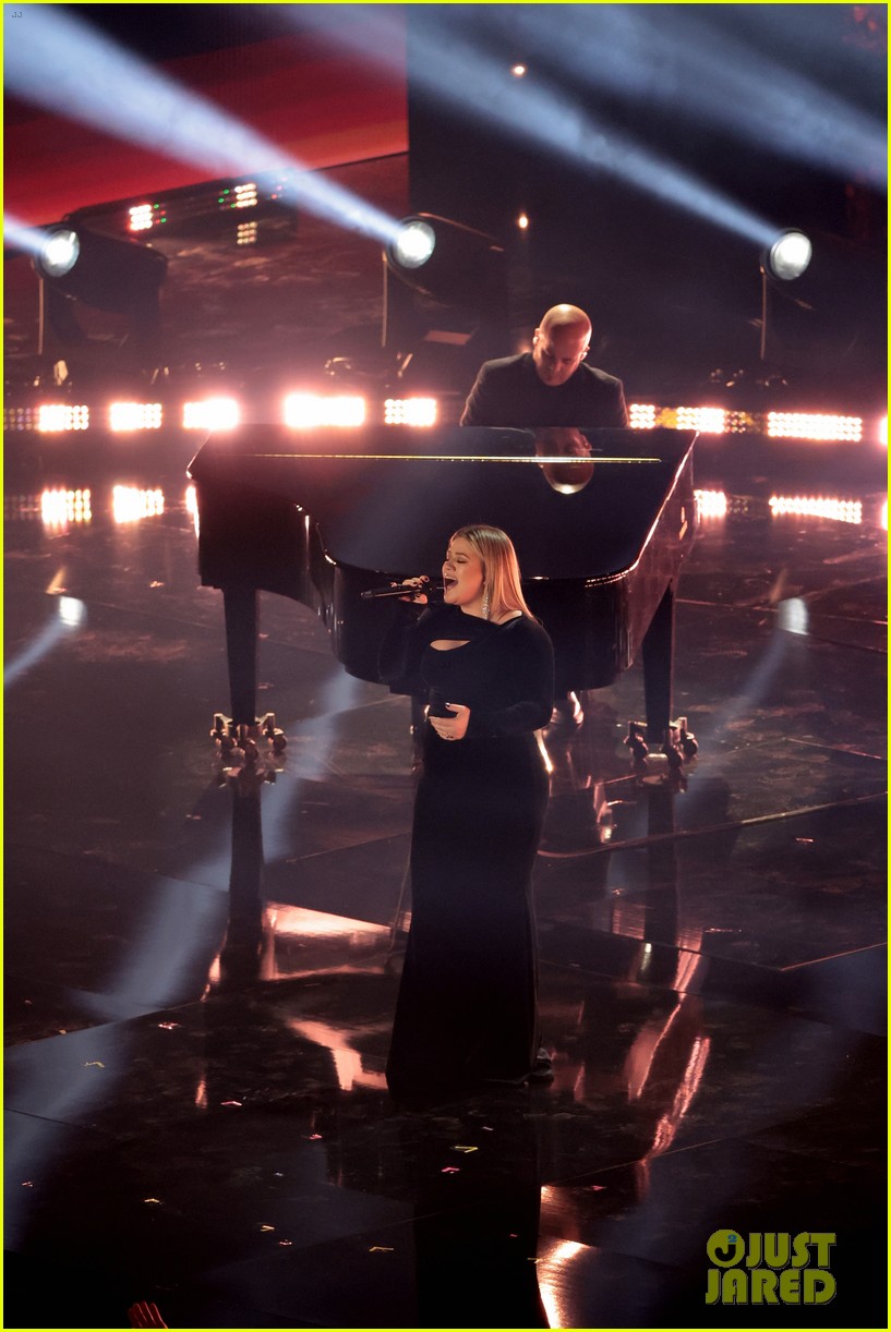 Kelly Clarkson Performs 'I Will Always Love You' for Dolly Parton