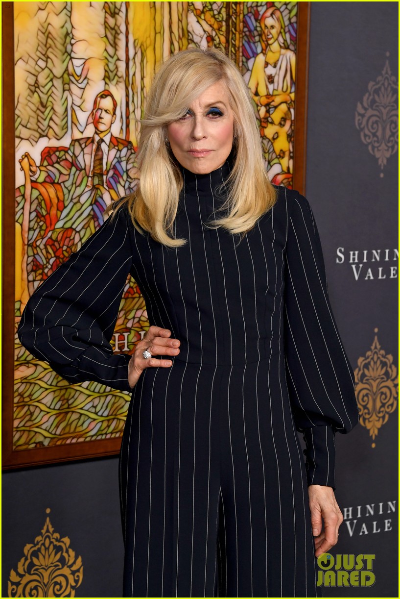 Photo: courteney cox mira sorvino shining vale premiere 09 | Photo