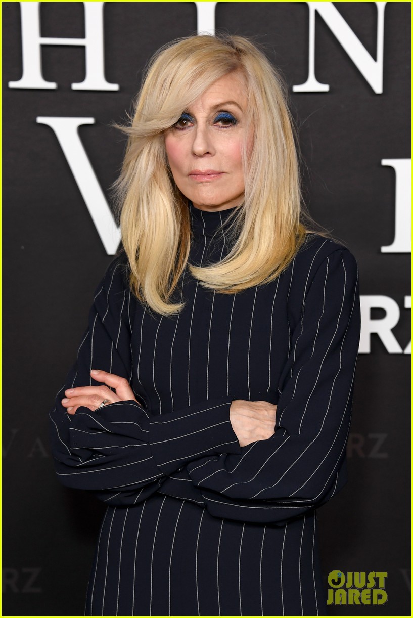 Photo: courteney cox mira sorvino shining vale premiere 12 | Photo