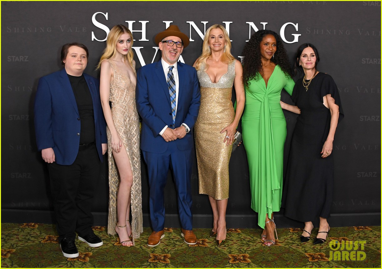 Photo: courteney cox mira sorvino shining vale premiere 26 | Photo