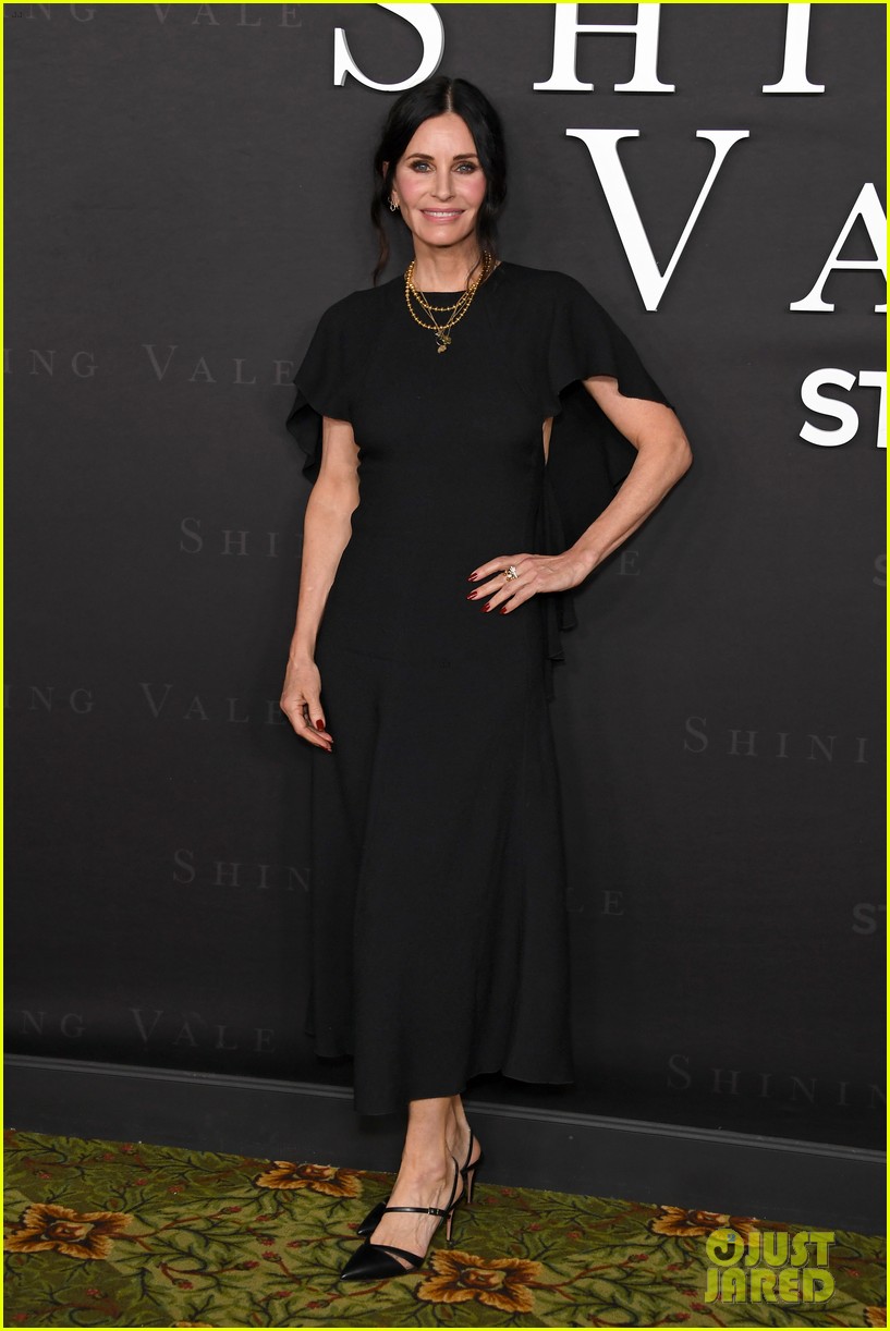 Courteney Cox & Mira Sorvino Get Support from Lisa Kudrow at 'Shining