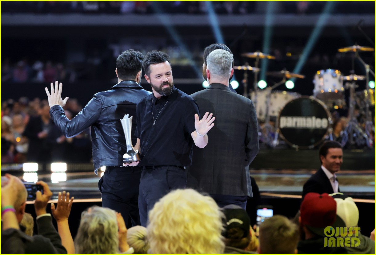 Old Dominion Wins Group of the Year for 5th Year in a Row at ACM Awards