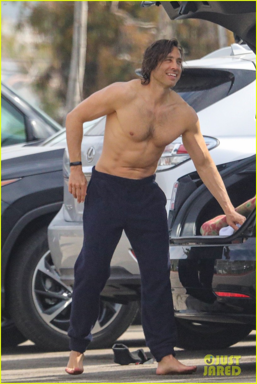 Paltrow's Husband Brad Falchuk Bares Ripped Body After Surfing
