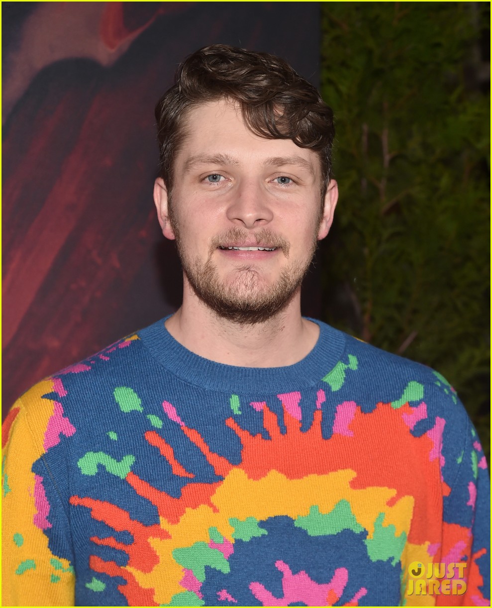 Photo: sebastian stan daisy edgar jones fresh premiere 39 | Photo