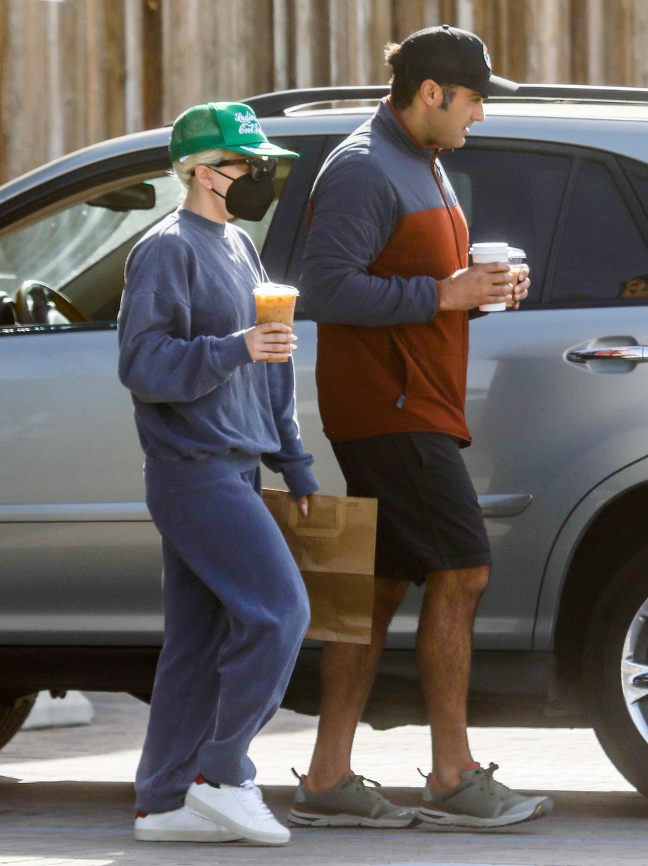Photo: lady gaga michael polansky grocery store run 18 | Photo 4725929