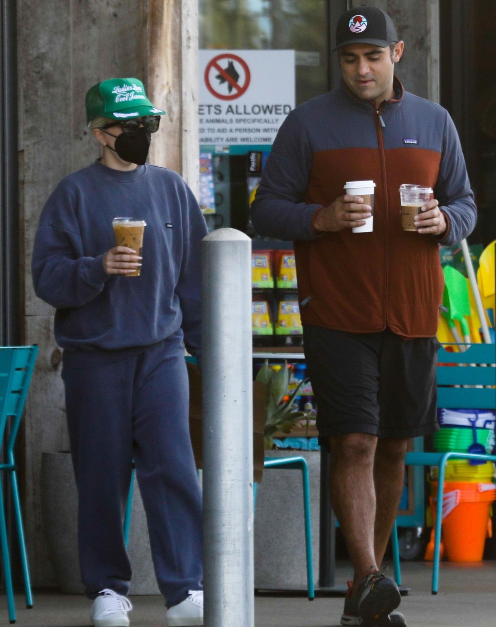 Photo: lady gaga michael polansky grocery store run 32 | Photo 4725943