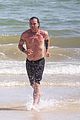 gavin rossdale shows off fit physique at the beach 01